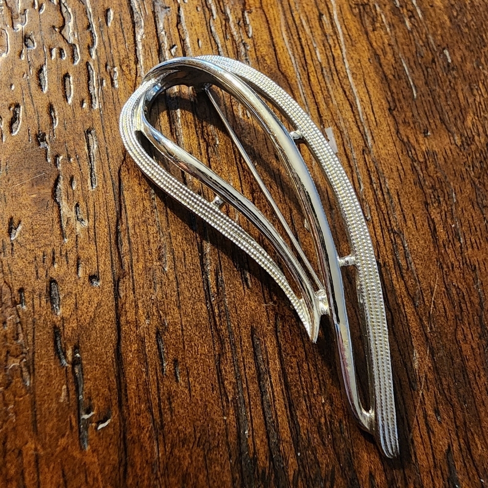 Sara Coventry Vintage Silvertone Brooch Pin